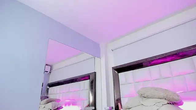 Snapshot of MiaConte chatting on January 2025 01:22:01 AM MiaConte online show from January 2025 01:22:01 AM