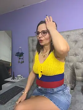 Snapshot of Miss_ellien chatting on June 2026 01:27:01 AM Miss ellien online show from June 2026 01:27:01 AM