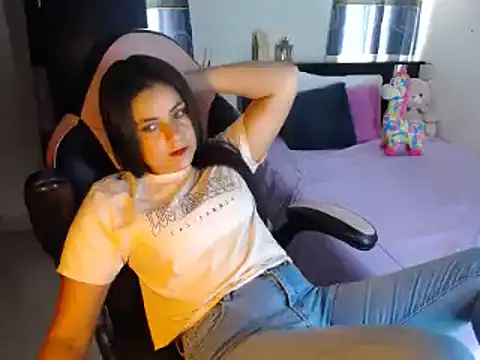 Snapshot of violeta_campbell chatting on February 2025 07:21:01 PM violeta campbell online show from February 2025 07:21:01 PM