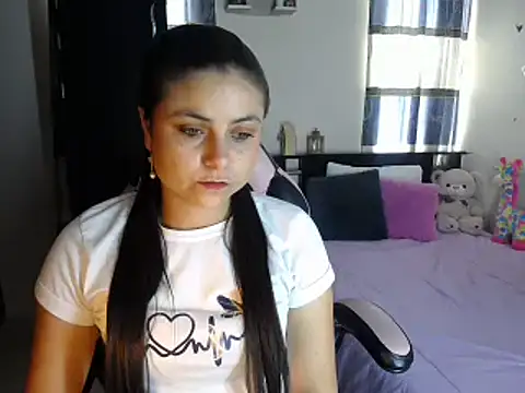 Snapshot of violeta_campbell chatting on February 2025 07:04:02 PM violeta campbell online show from February 2025 07:04:02 PM