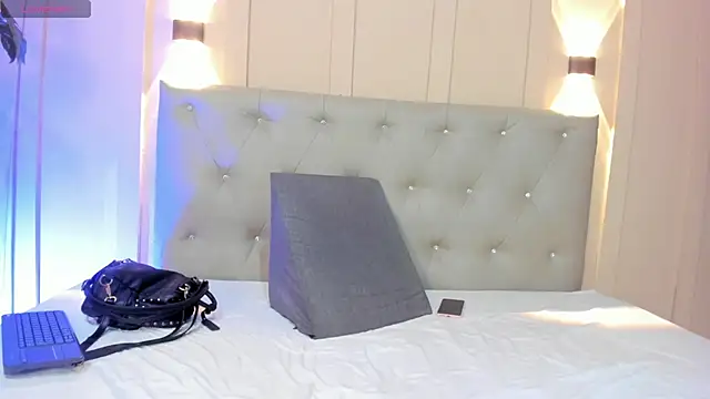 Snapshot of nicol_snow chatting on January 2025 01:13:01 PM nicol snow online show from January 2025 01:13:01 PM