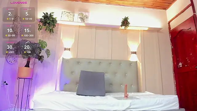 Snapshot of nicol_snow chatting on March 2025 01:35:02 PM nicol snow online show from March 2025 01:35:02 PM