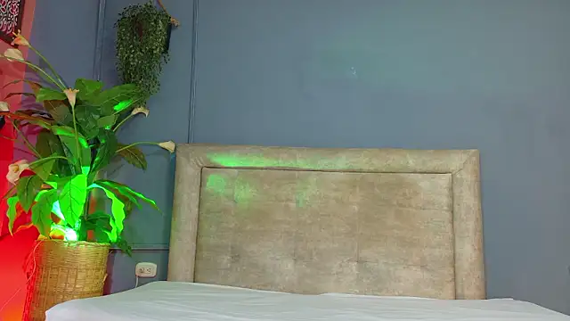 Snapshot of nicol_snow chatting on March 2026 01:26:01 PM nicol snow online show from March 2026 01:26:01 PM