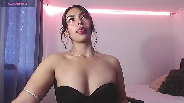 Melaniie01 online show from April 2026 10:44:02 PM