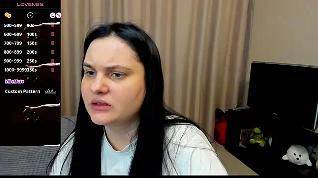 Snapshot of AlanaBrox chatting on April 2026 06:17:01 PM AlanaBrox online show from April 2026 06:17:01 PM