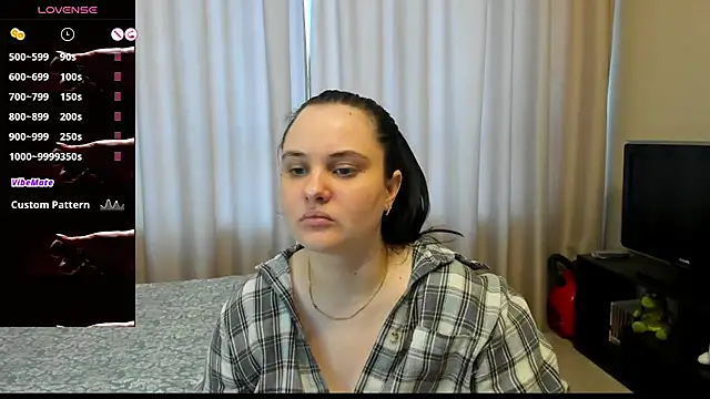 Snapshot of AlanaBrox chatting on May 2026 01:41:01 PM AlanaBrox online show from May 2026 01:41:01 PM