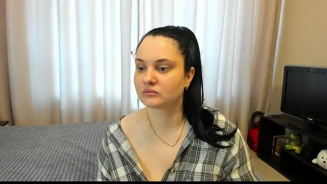 Snapshot of AlanaBrox chatting on May 2026 08:22:02 AM AlanaBrox online show from May 2026 08:22:02 AM