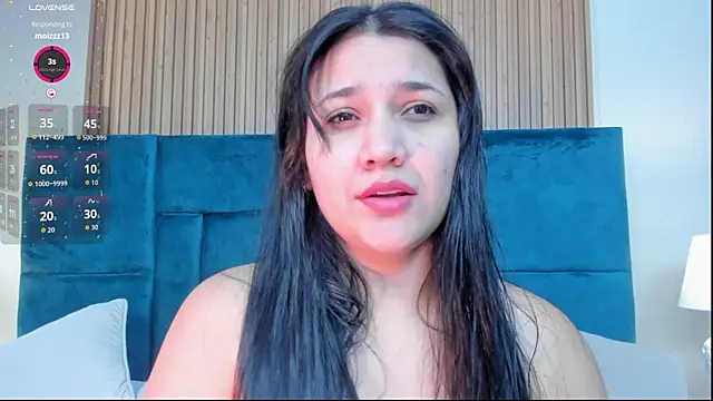 Snapshot of Kareena_chopra chatting on June 2026 12:25:01 PM Kareena chopra online show from June 2026 12:25:01 PM