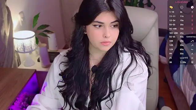 Snapshot of Alyaa_s chatting on May 2026 02:40:01 AM Alyaa s online show from May 2026 02:40:01 AM