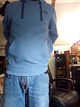 Snapshot of chosen923 chatting on December 2025 02:01:02 PM chosen923 online show from December 2025 02:01:02 PM