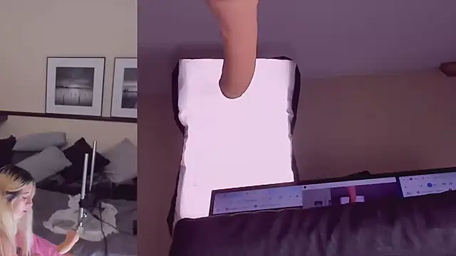 Snapshot of Lizzy_Lace chatting on January 2025 03:55:01 AM Lizzy Lace online show from January 2025 03:55:01 AM