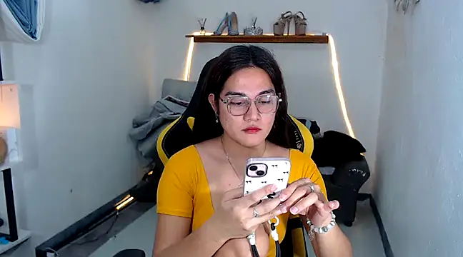 MarieLoveGlamorous online show from February 2025 10:39:02 AM