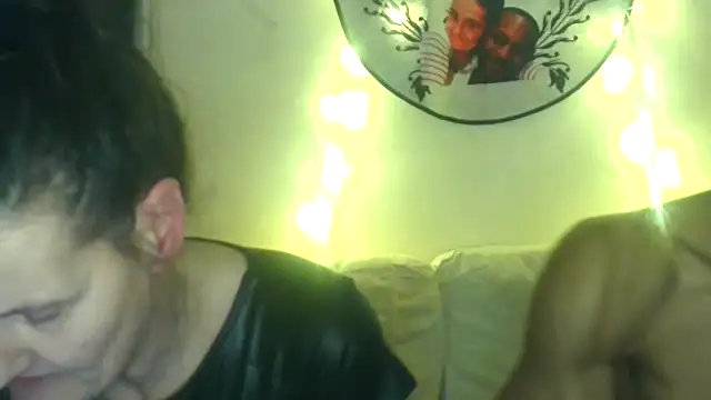 CuzzyB69 online show from April 2026 11:10:02 PM