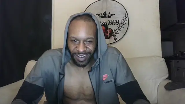 CuzzyB69 online show from April 2026 11:07:02 PM