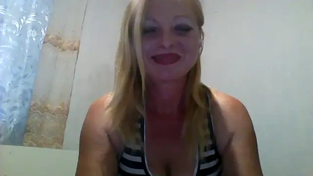 Snapshot of Lola_115 chatting on June 2026 05:44:02 PM Lola 115 online show from June 2026 05:44:02 PM