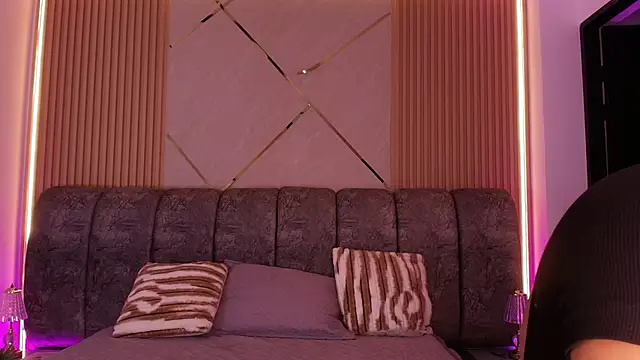 naia blessed online show from April 2026 07:08:02 PM