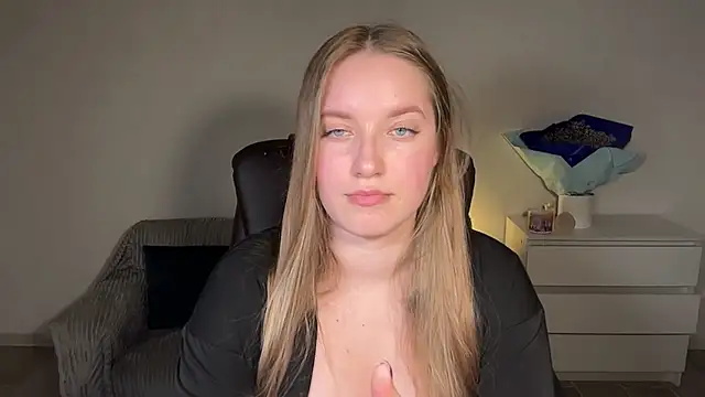 EvaMaddison online show from April 2026 07:29:02 PM