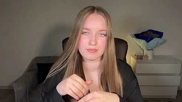 EvaMaddison online show from April 2026 07:58:01 PM