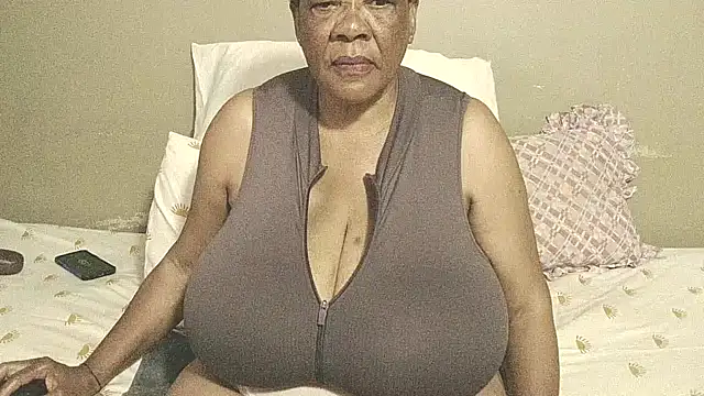 Snapshot of DairyQueen2 chatting on March 2026 06:02:01 AM DairyQueen2 online show from March 2026 06:02:01 AM