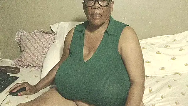 Snapshot of DairyQueen2 chatting on March 2026 06:41:01 PM DairyQueen2 online show from March 2026 06:41:01 PM