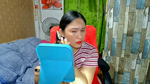 Snapshot of M_e_c_e_l chatting on February 2025 01:30:02 AM M e c e l online show from February 2025 01:30:02 AM