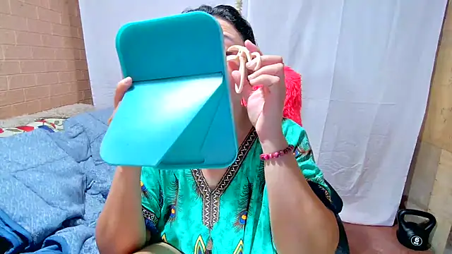 Snapshot of M_e_c_e_l chatting on February 2025 10:59:02 PM M e c e l online show from February 2025 10:59:02 PM