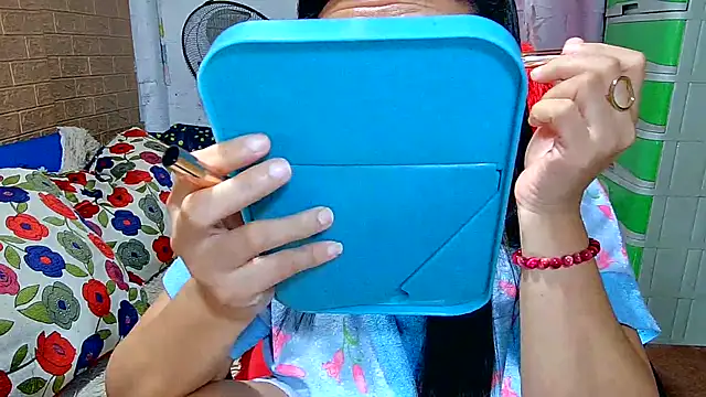 Snapshot of M_e_c_e_l chatting on February 2025 09:04:01 PM M e c e l online show from February 2025 09:04:01 PM