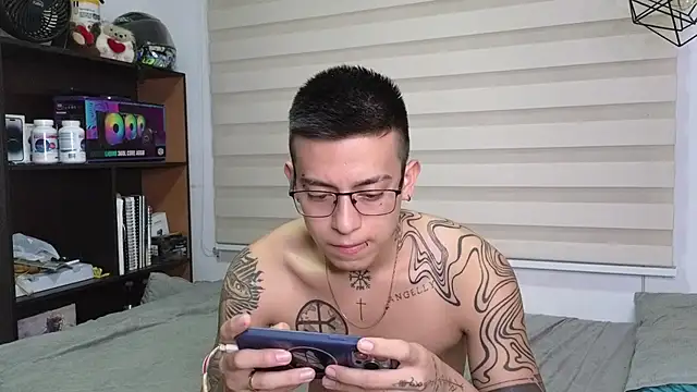 Snapshot of SIXXTOLOVE18 chatting on November 2025 06:35:01 AM SIXXTOLOVE18 online show from November 2025 06:35:01 AM