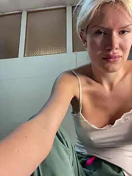 Snapshot of Keylili chatting on April 2026 07:00:01 PM Keylili online show from April 2026 07:00:01 PM