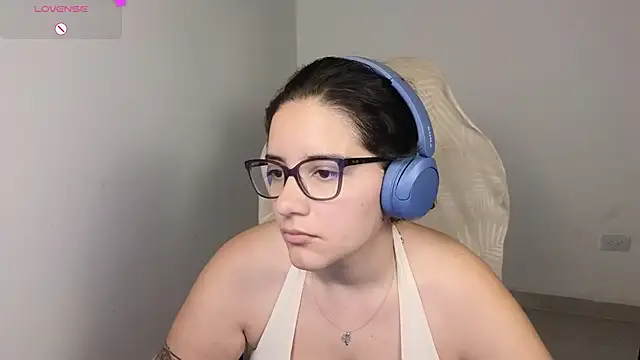 Snapshot of blue__moon_ chatting on November 2025 06:43:02 PM blue moon online show from November 2025 06:43:02 PM