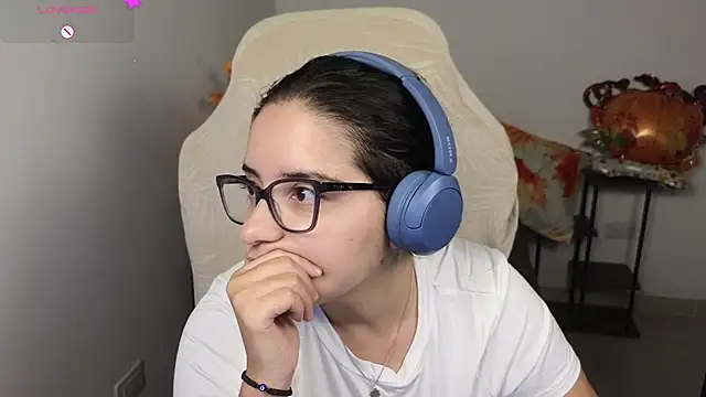 Snapshot of blue__moon_ chatting on November 2025 06:28:01 AM blue moon online show from November 2025 06:28:01 AM