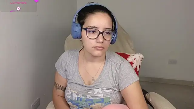 Snapshot of blue__moon_ chatting on December 2025 04:20:02 AM blue moon online show from December 2025 04:20:02 AM