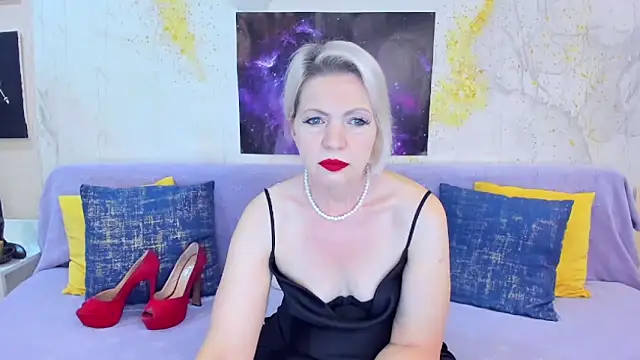 Snapshot of BeautyName chatting on December 2025 04:42:02 AM BeautyName online show from December 2025 04:42:02 AM