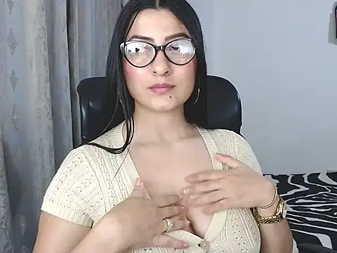 Snapshot of SavannaEvans001 chatting on March 2026 04:06:02 AM SavannaEvans001 online show from March 2026 04:06:02 AM