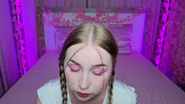 LilyStarlight online show from July 2026 03:32:01 AM