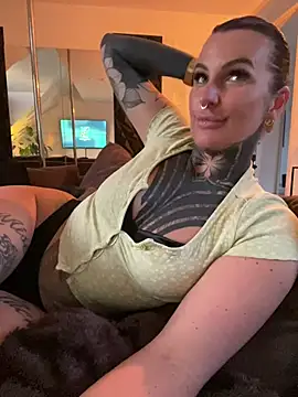 Snapshot of InkedBiitch chatting on April 2026 06:33:02 PM InkedBiitch online show from April 2026 06:33:02 PM