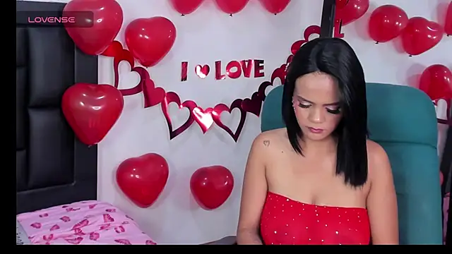 Snapshot of MaiaPetitte_ chatting on February 2026 12:18:02 AM MaiaPetitte online show from February 2026 12:18:02 AM