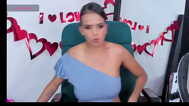 Snapshot of MaiaPetitte_ chatting on February 2026 11:56:02 PM MaiaPetitte online show from February 2026 11:56:02 PM