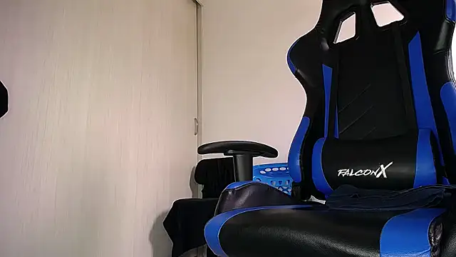 Snapshot of MAXJONES_2 chatting on March 2026 03:23:01 PM MAXJONES 2 online show from March 2026 03:23:01 PM