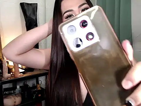 Snapshot of elise_bloom69 chatting on May 2026 04:03:01 PM elise bloom69 online show from May 2026 04:03:01 PM