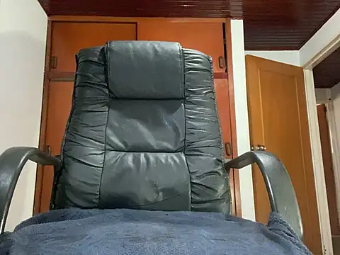 Snapshot of thadeo_horny chatting on April 2026 10:29:02 PM thadeo horny online show from April 2026 10:29:02 PM