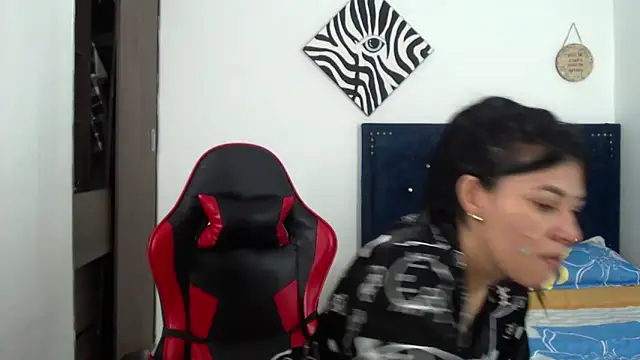 Snapshot of QueenSquirt_ chatting on March 2026 08:23:01 PM QueenSquirt online show from March 2026 08:23:01 PM