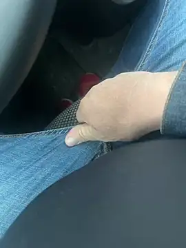 Snapshot of Cezar993 chatting on December 2024 02:27:02 PM Cezar993 online show from December 2024 02:27:02 PM