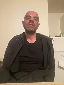 Snapshot of slim1976006 chatting on May 2026 01:32:02 AM slim1976006 online show from May 2026 01:32:02 AM