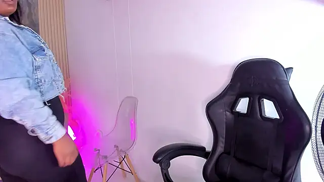 Rianamanson online show from September 2025 04:38:01 AM