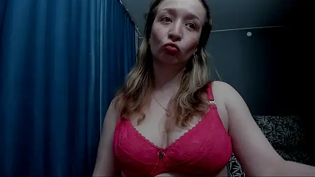 Snapshot of Eva_Rikchter chatting on May 2026 08:48:02 PM Eva Rikchter online show from May 2026 08:48:02 PM