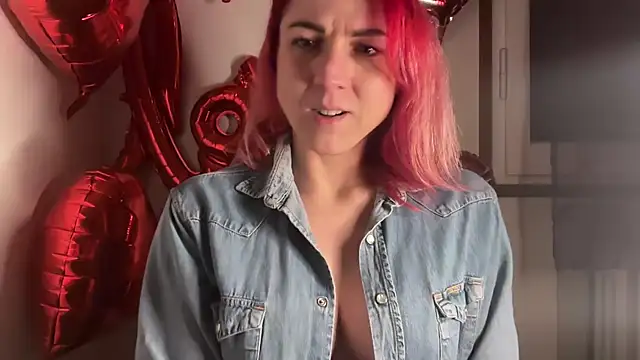 Snapshot of Nikky_Divine chatting on March 2025 08:38:02 PM Nikky Divine online show from March 2025 08:38:02 PM