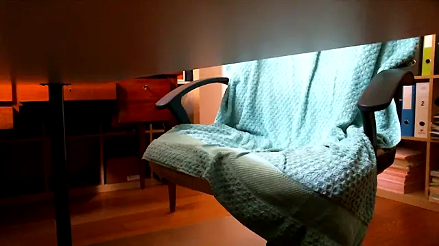 Snapshot of leccaleccafiga chatting on April 2026 12:02:01 PM leccaleccafiga online show from April 2026 12:02:01 PM