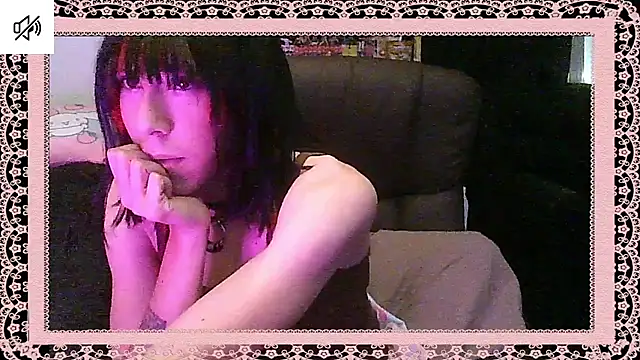 crystalxh online show from October 2025 07:04:02 PM