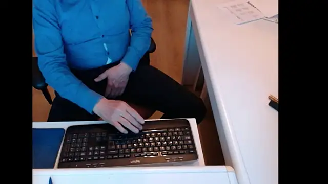 dutchpornking online show from April 2026 06:09:01 PM